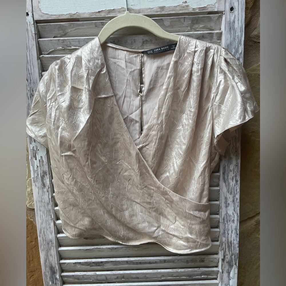 ZARA Metallic Gold Lame V Neck Disco Party Glam Blouse Size Cropped XS.